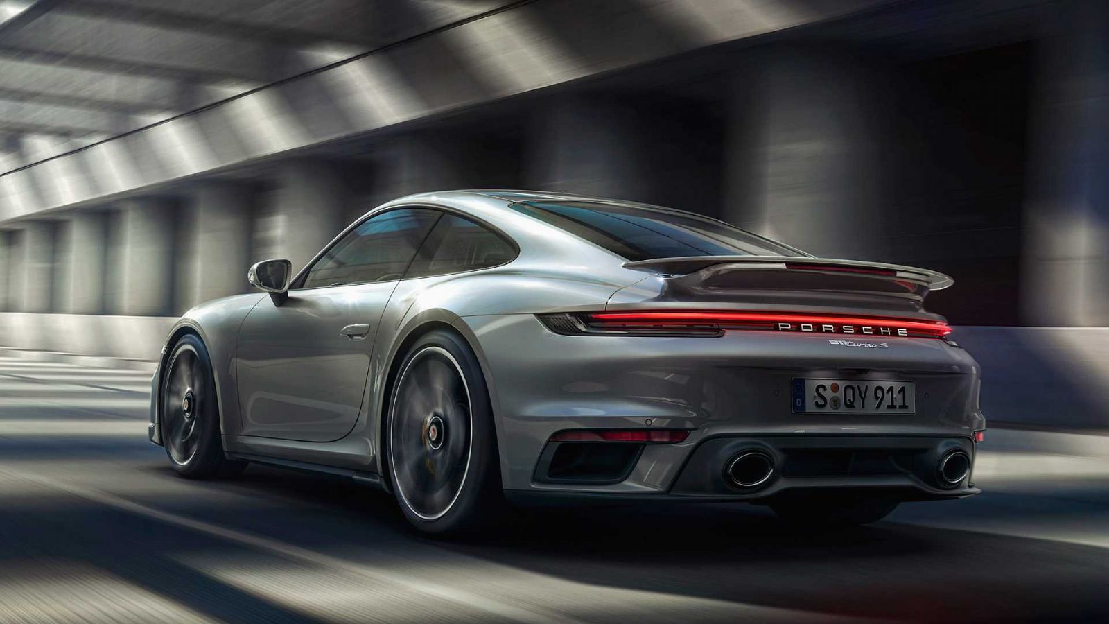 Η 911 Turbo S σε αμφότερες τις εκδόσεις θα εξοπλίζεται από μία αναβαθμισμένη έκδοση του twin-turbo 3,8 λίτρων εξακύλινδρου κινητήρα.